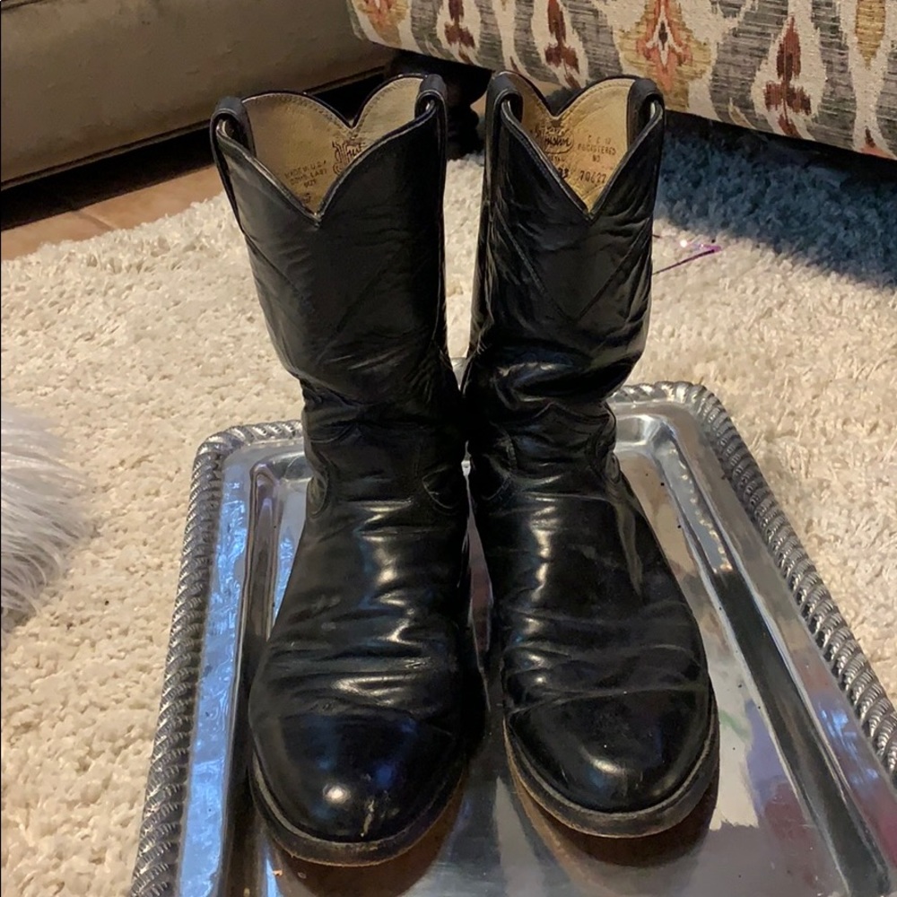 Very Cute Justin boots 7 1/2D black ** see pics